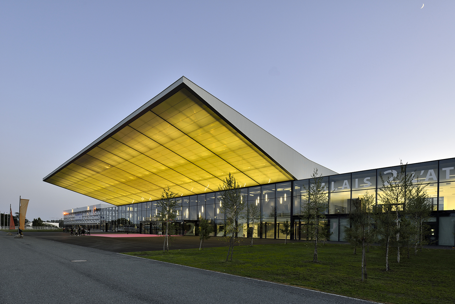 HALL2